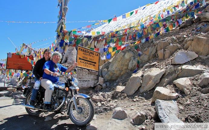 HimalayaconRoyalEnfield051ArrivoalKhardungLaPass5602mtcopia